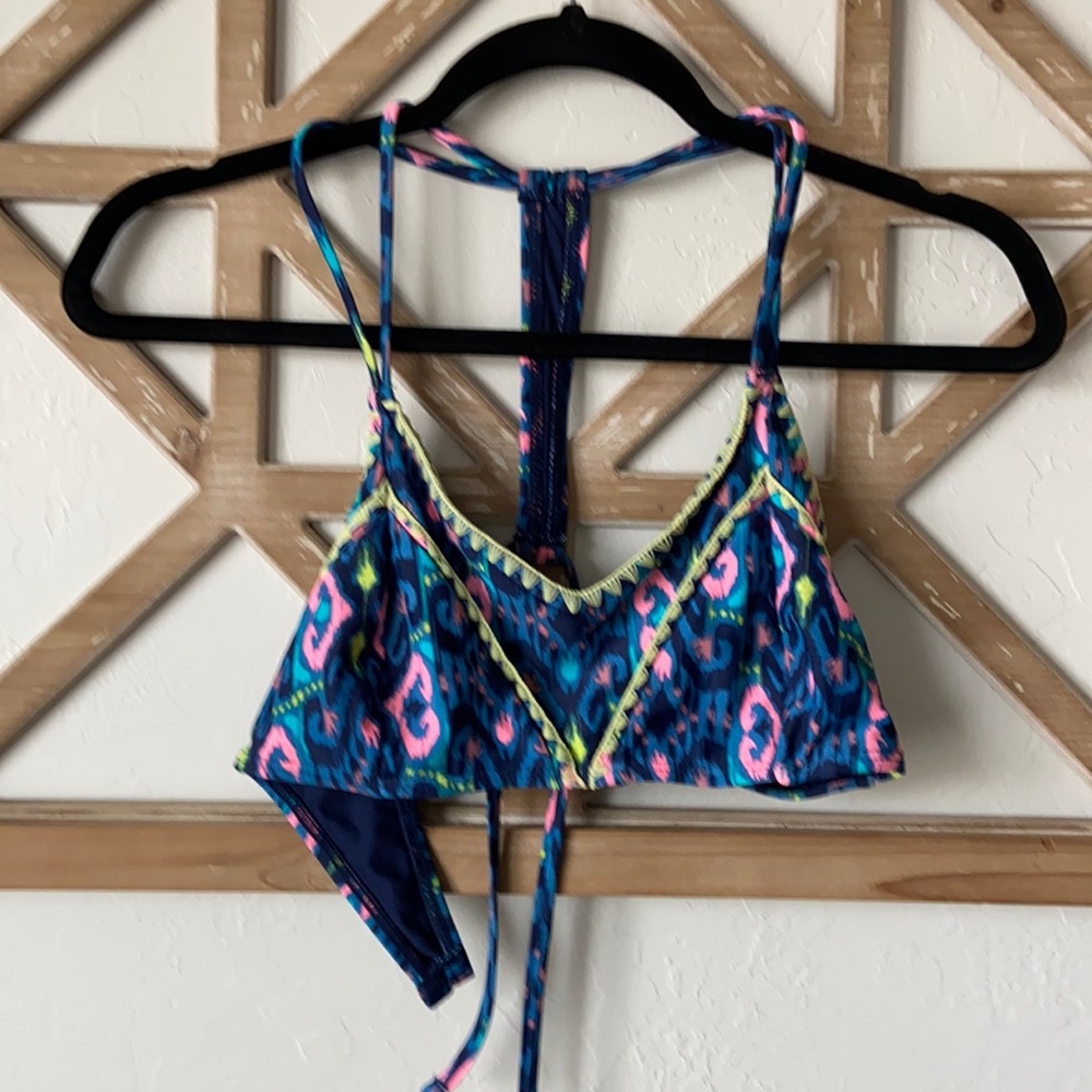 Bathing suit top. Size L